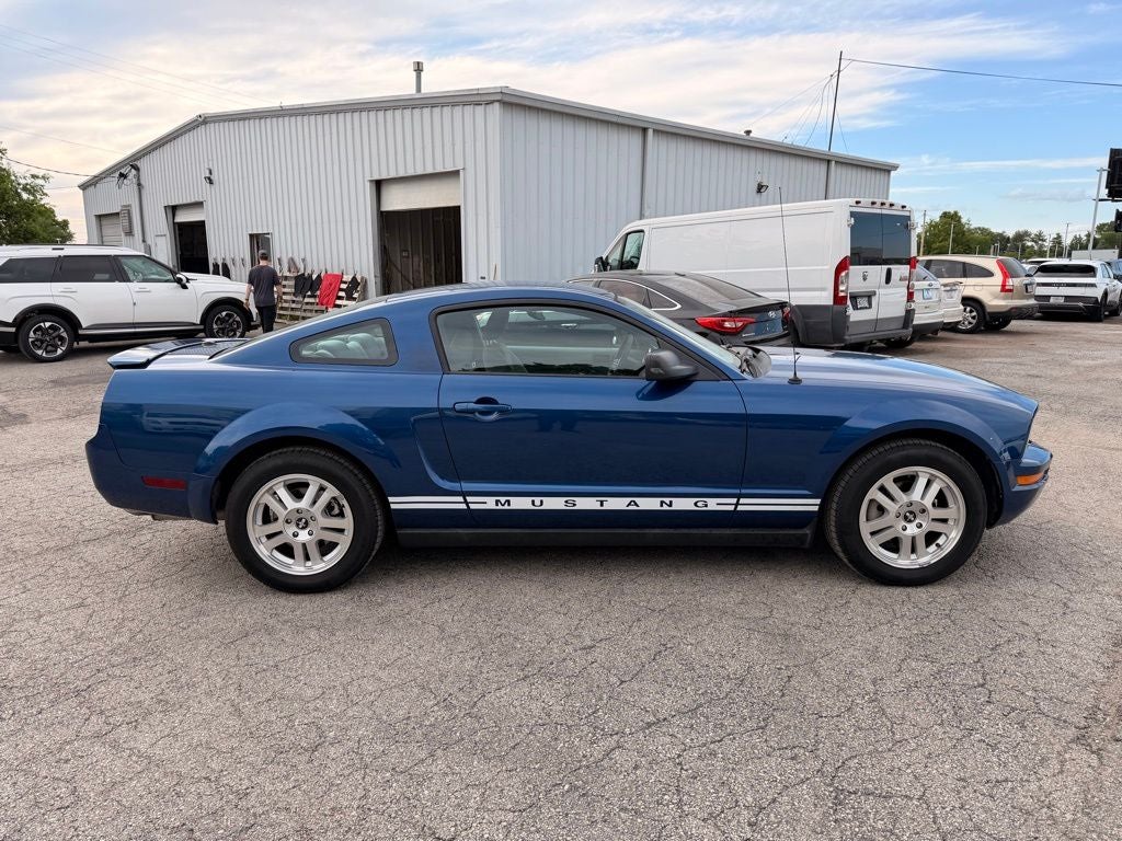 2007 Ford Mustang Deluxe
