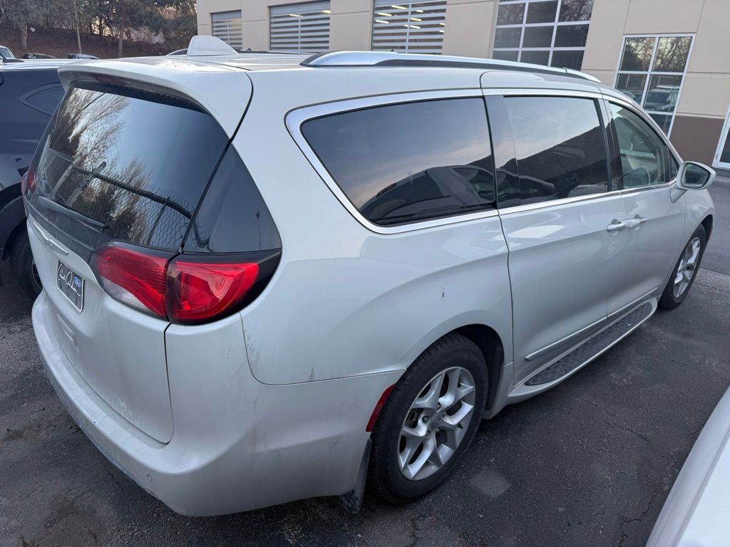 2017 Chrysler Pacifica Touring L Plus