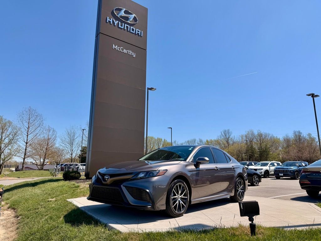 2022 Toyota Camry SE Convenience