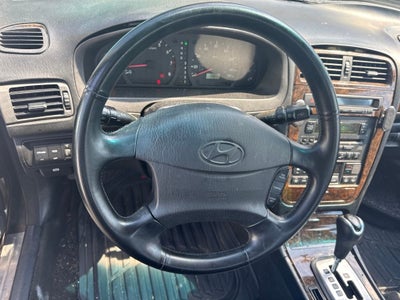 2001 Hyundai XG300 4dr Sdn