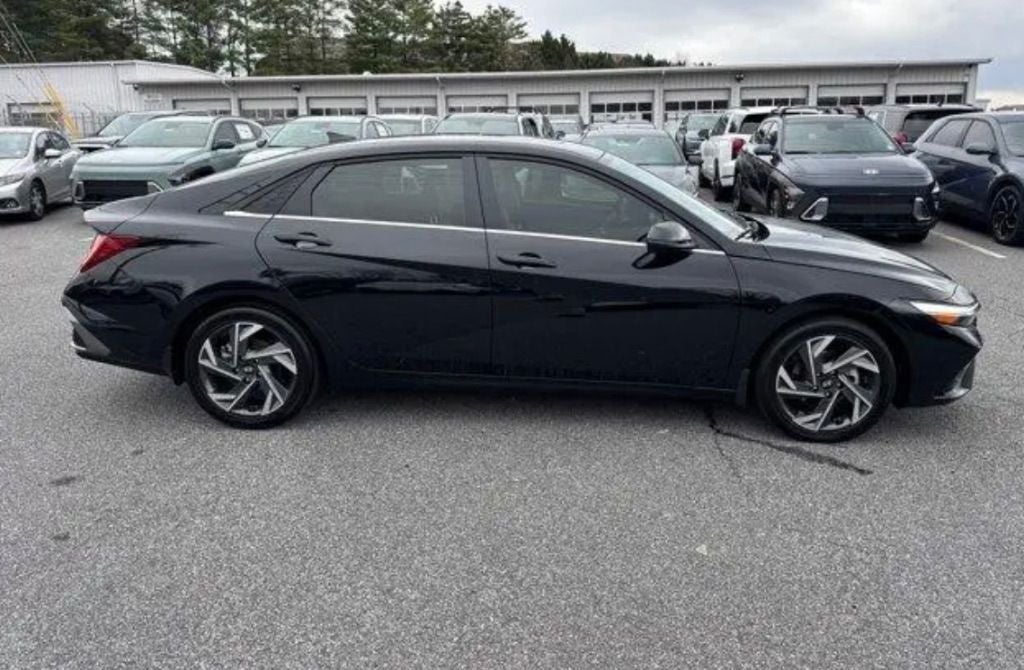 2025 Hyundai Elantra Hybrid Limited