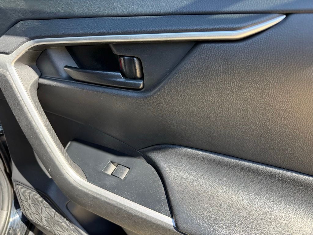 2020 Toyota RAV4 LE AWD