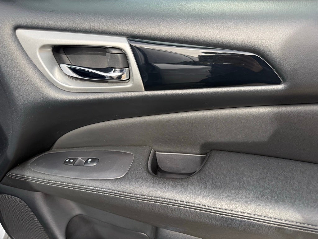 2019 Nissan Pathfinder SV