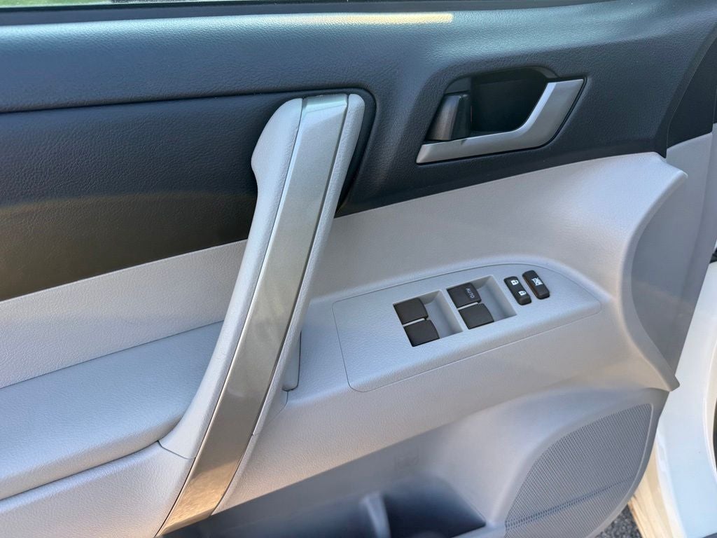 2012 Toyota Highlander SE