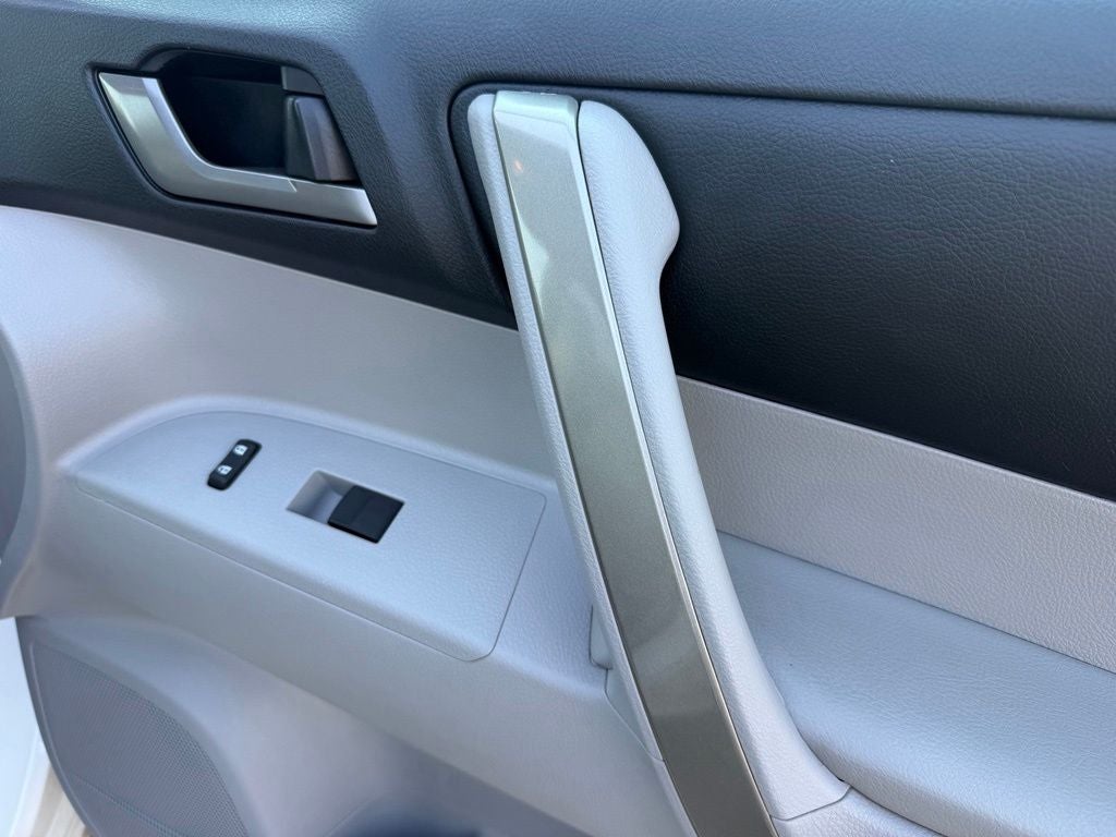2012 Toyota Highlander SE