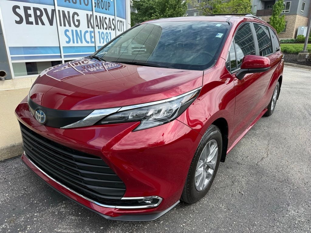2024 Toyota Sienna XLE 7 Passenger