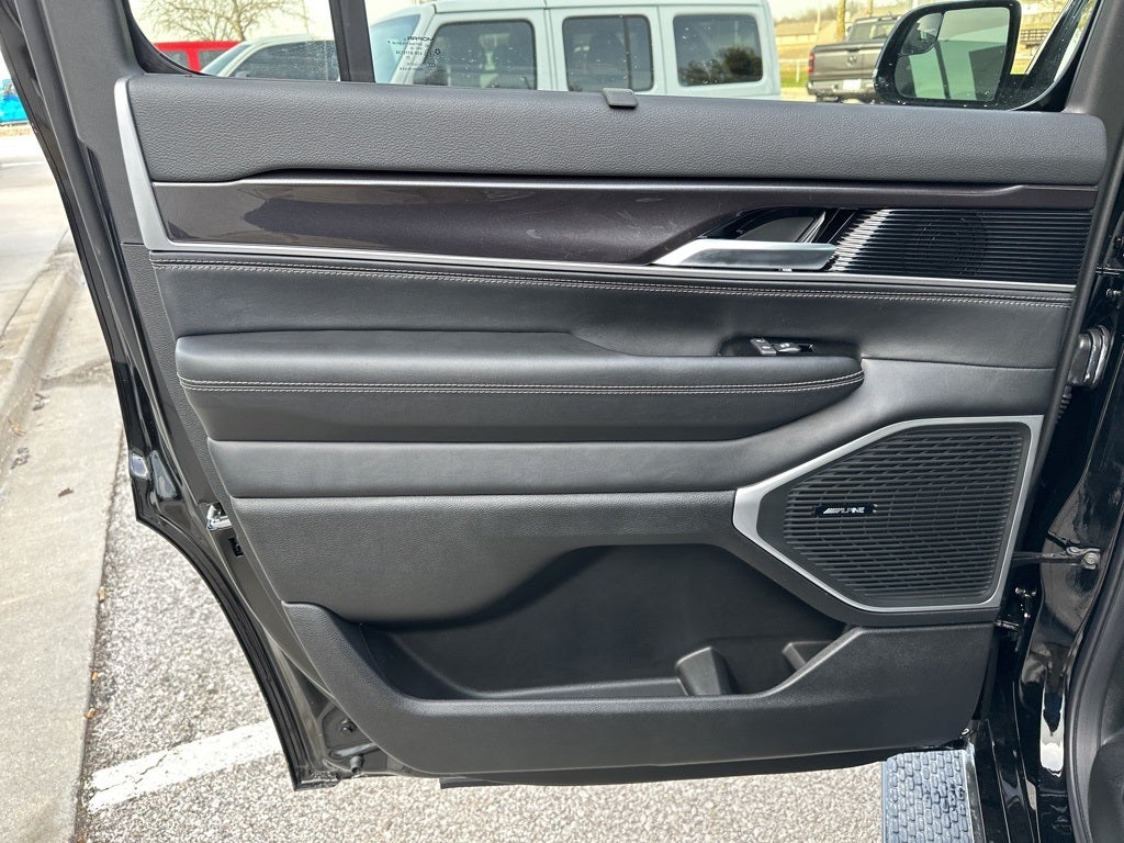 2024 Jeep Wagoneer Base