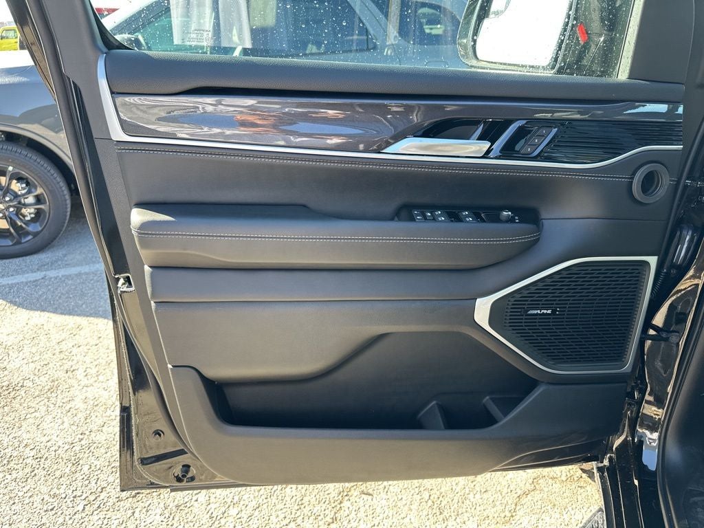 2024 Jeep Wagoneer Base