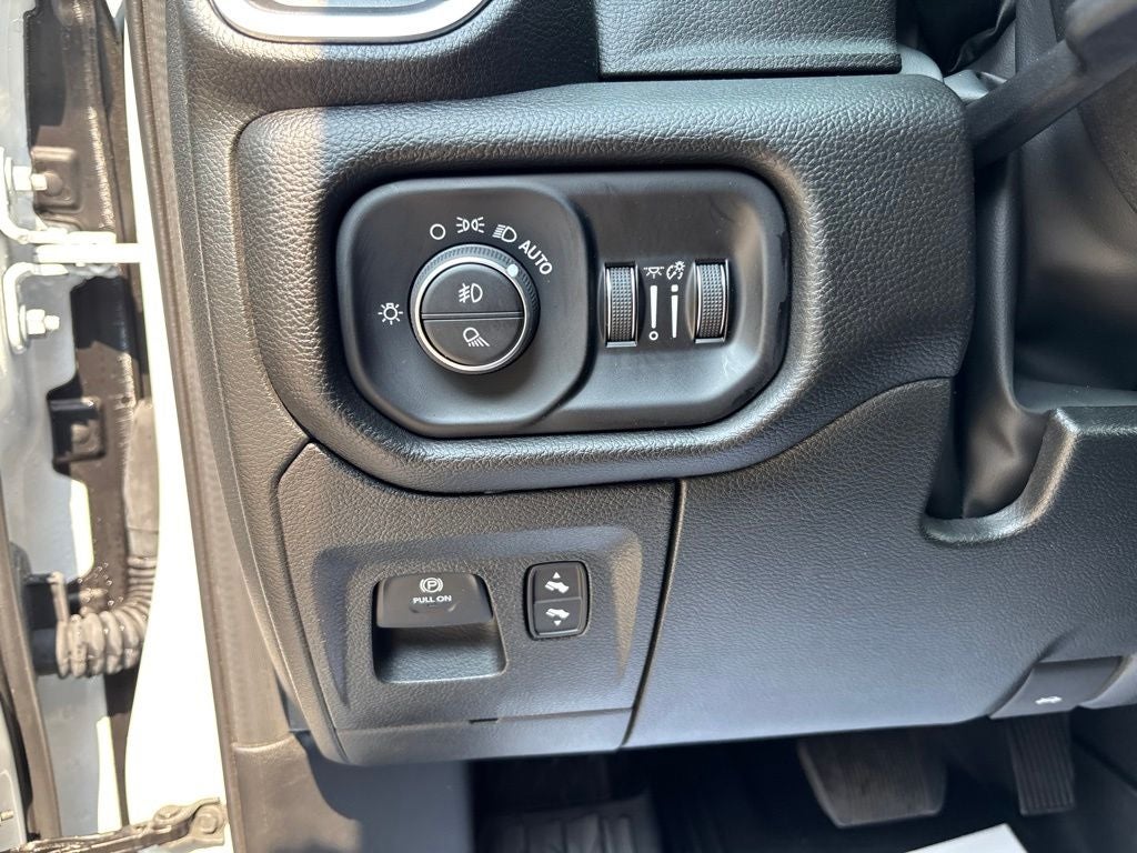 2025 RAM 1500 Big Horn Crew Cab 4x4 5'7' Box