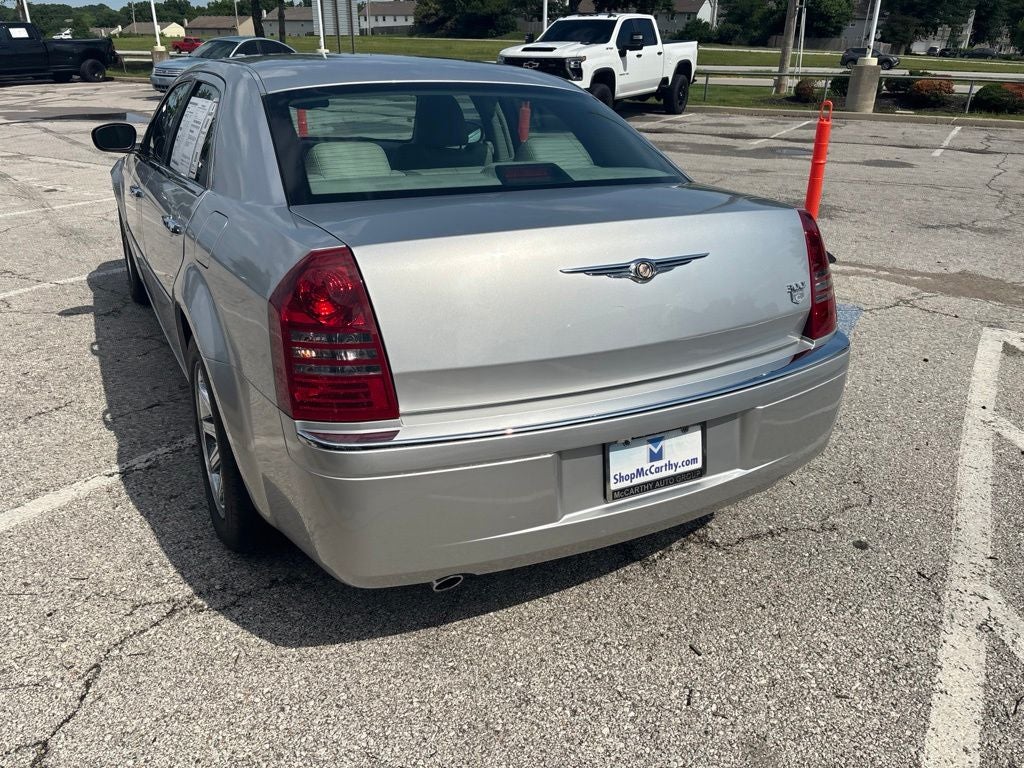 2005 Chrysler 300C Base