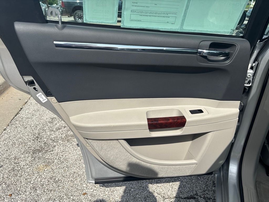 2005 Chrysler 300C Base