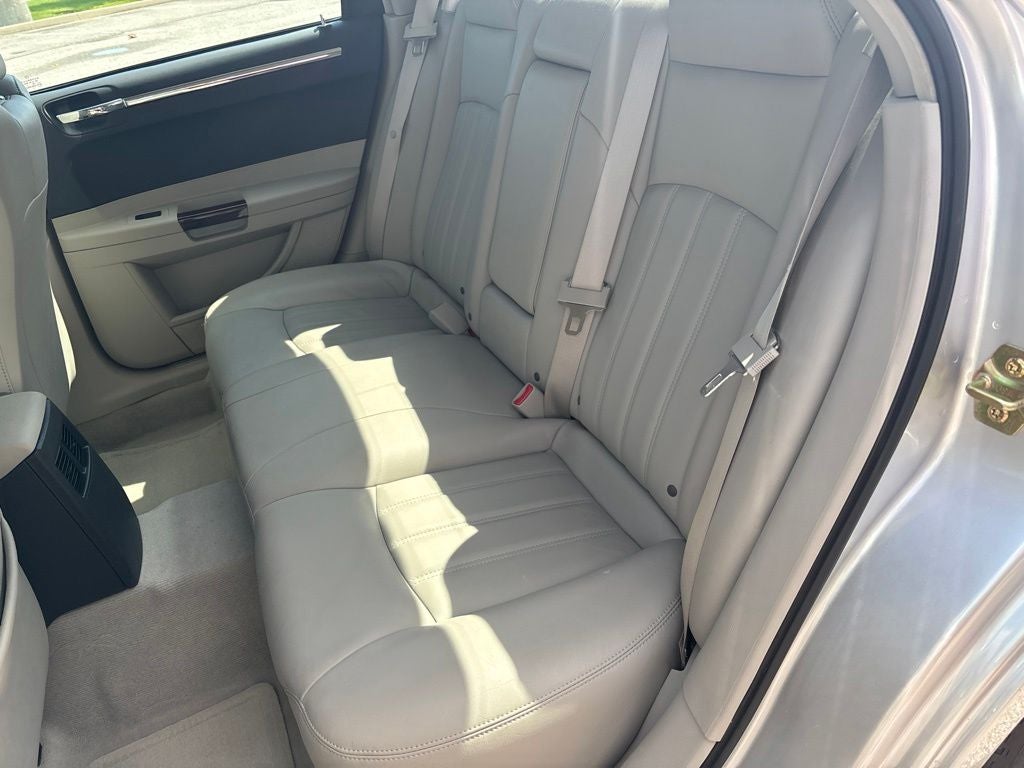 2005 Chrysler 300C Base