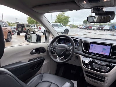 2024 Chrysler Pacifica Hybrid Select