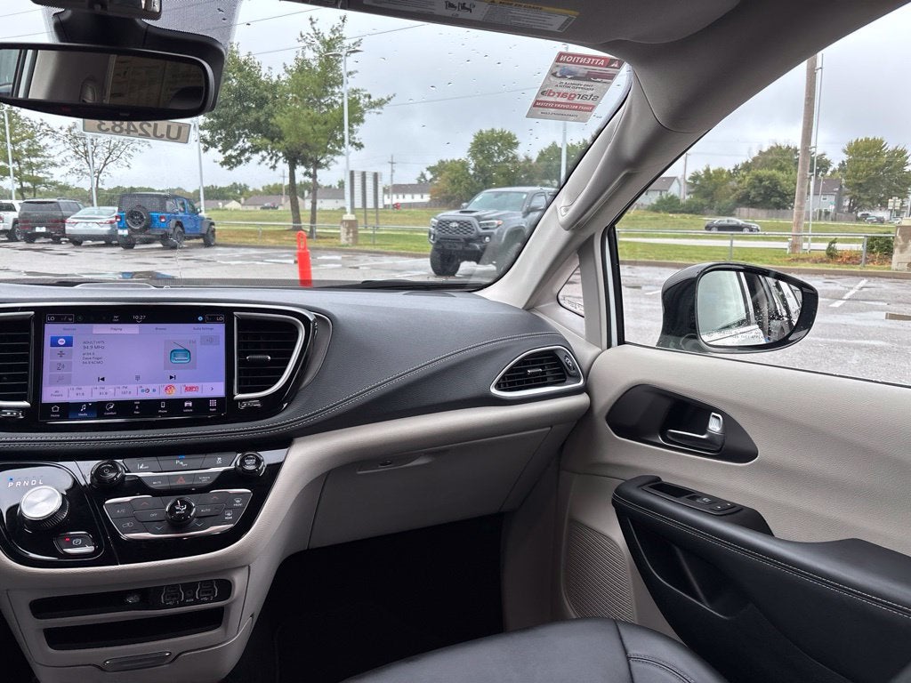 2024 Chrysler Pacifica Hybrid Select