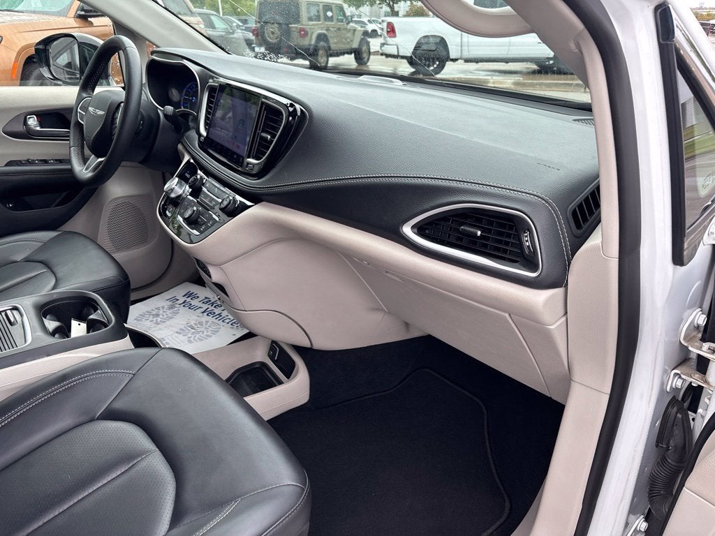 2024 Chrysler Pacifica Hybrid Select