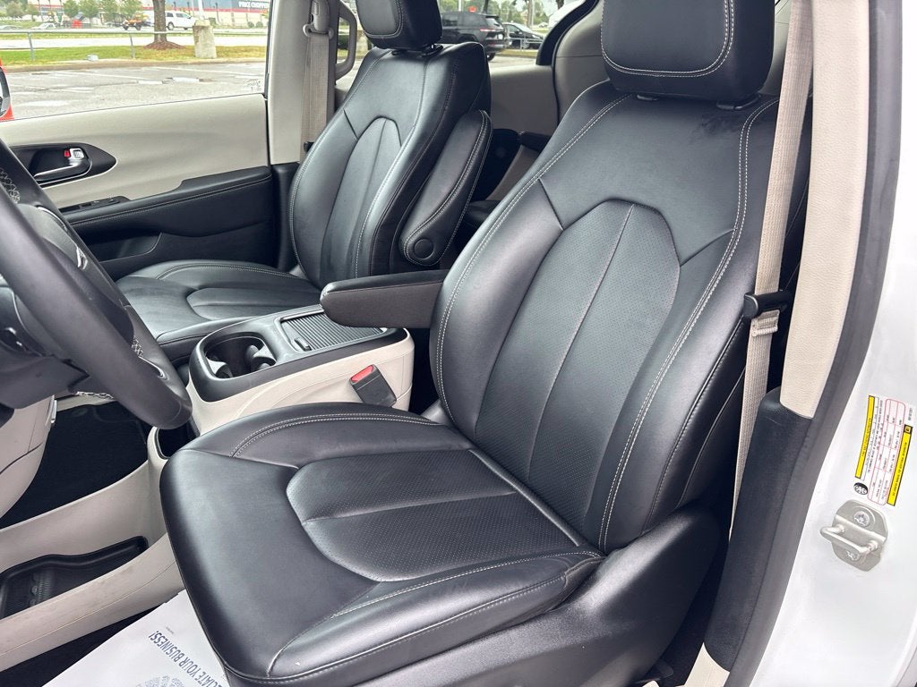 2024 Chrysler Pacifica Hybrid Select