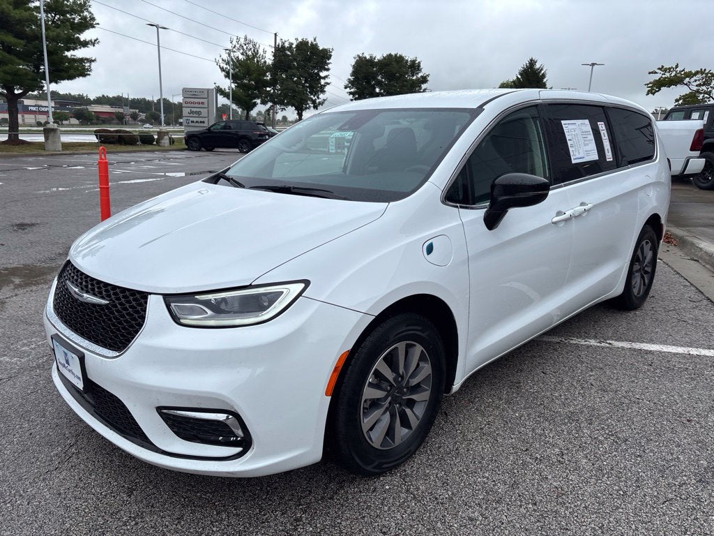 2024 Chrysler Pacifica Hybrid Select