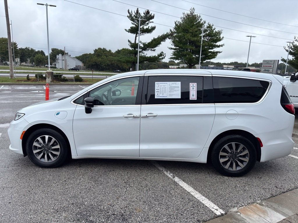 2024 Chrysler Pacifica Hybrid Select