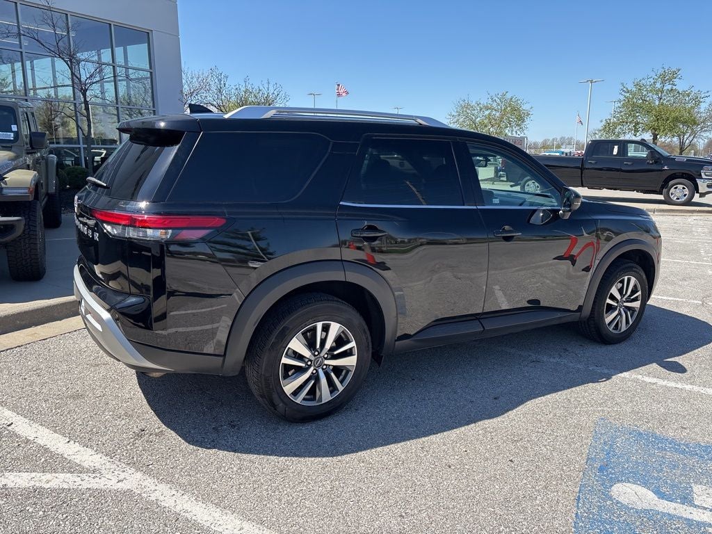 2025 Nissan Pathfinder SL