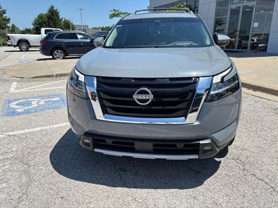 2023 Nissan Pathfinder Platinum