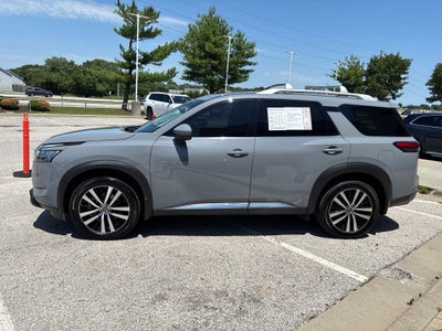 2023 Nissan Pathfinder Platinum