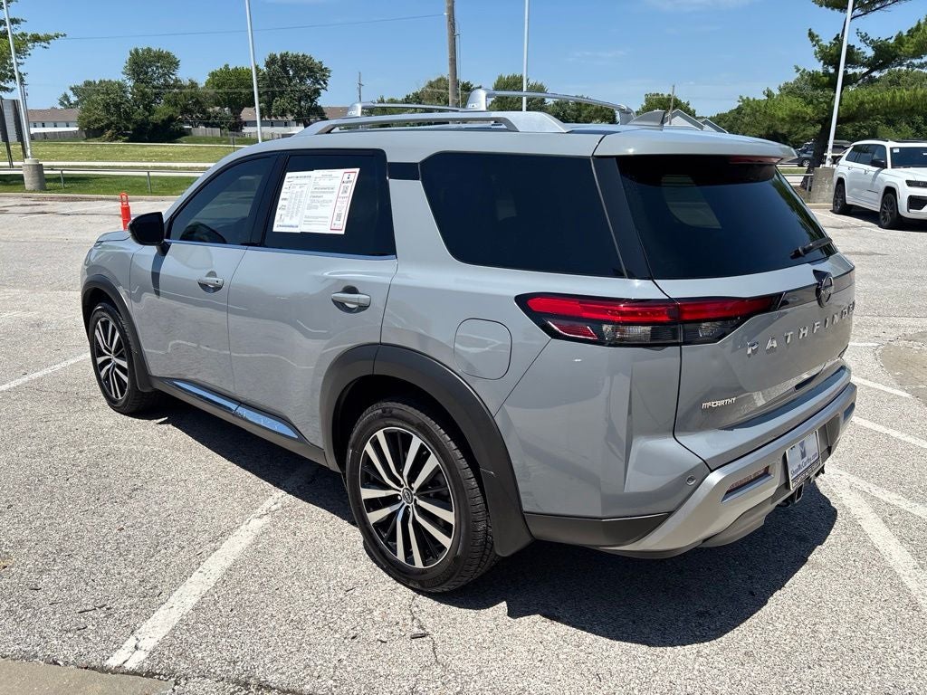 2023 Nissan Pathfinder Platinum