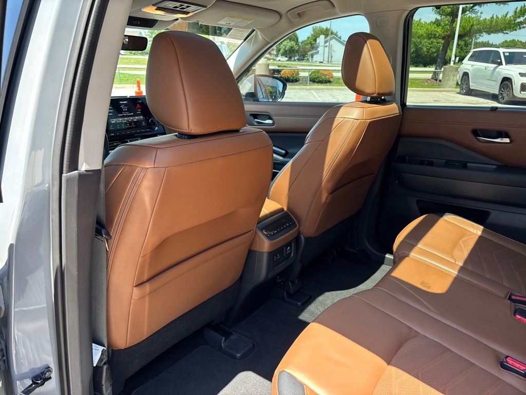 2023 Nissan Pathfinder Platinum