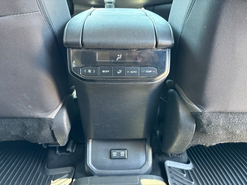 2020 Toyota Highlander LE