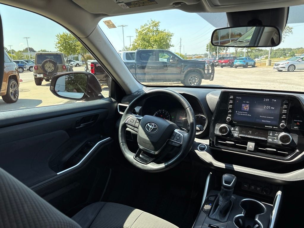 2020 Toyota Highlander LE