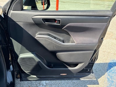 2020 Toyota Highlander LE