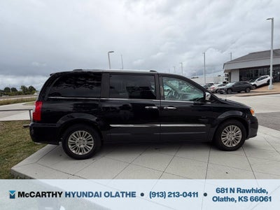 2016 Chrysler Town & Country Limited