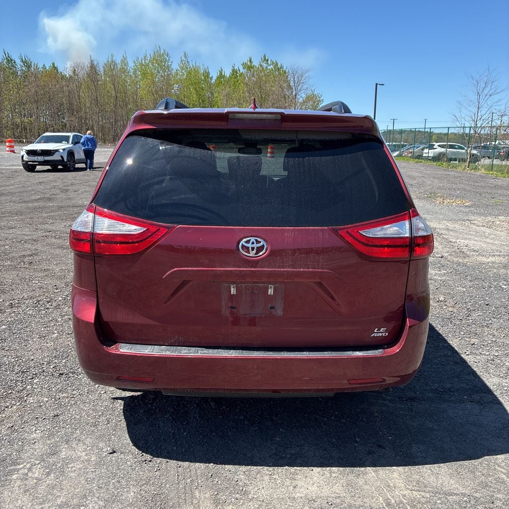 2018 Toyota Sienna LE 7 Passenger