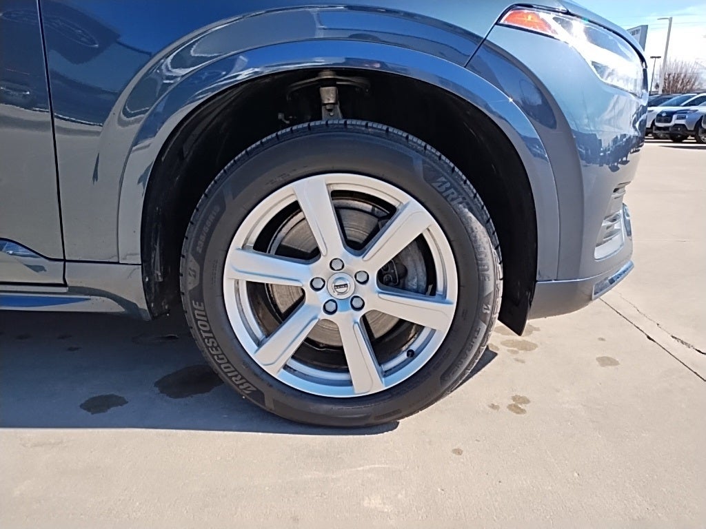 2022 Volvo XC90 T6 Momentum