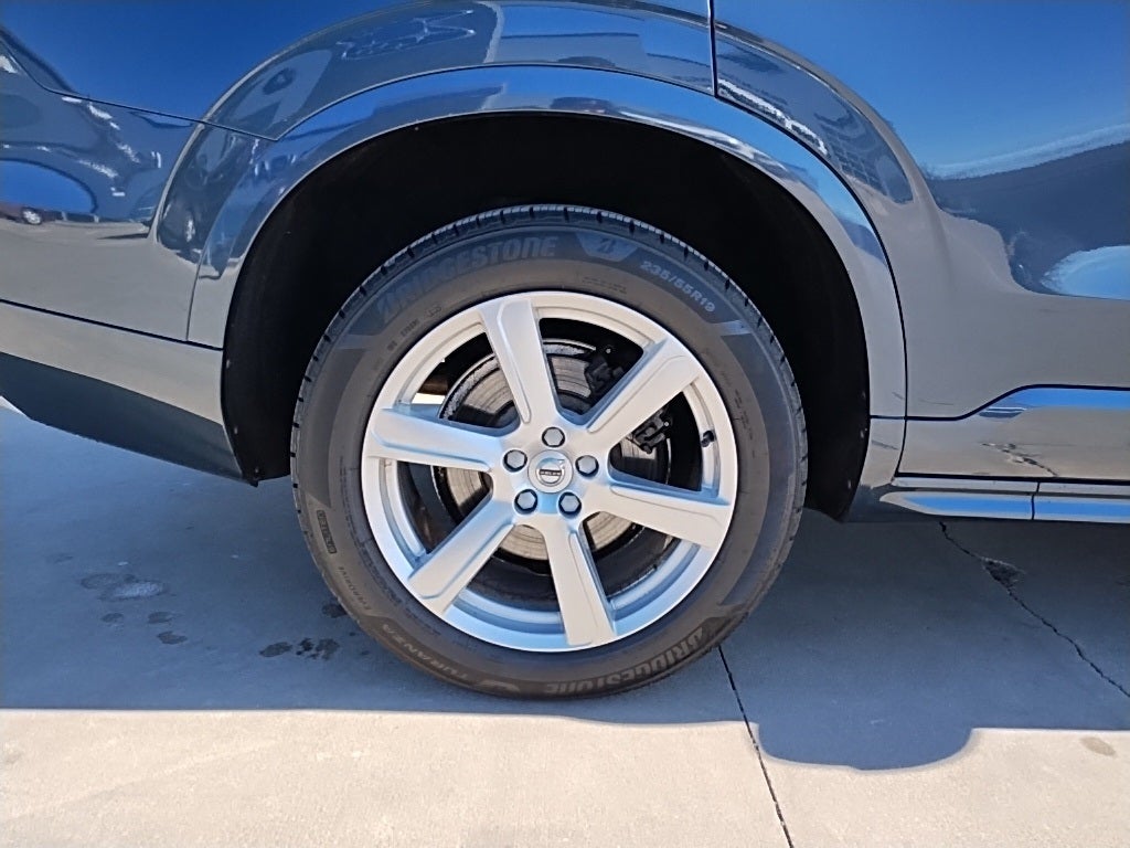 2022 Volvo XC90 T6 Momentum