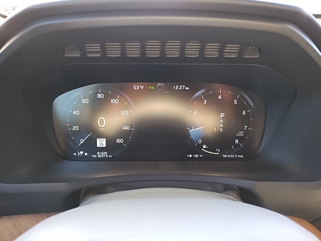 2022 Volvo XC90 T6 Momentum