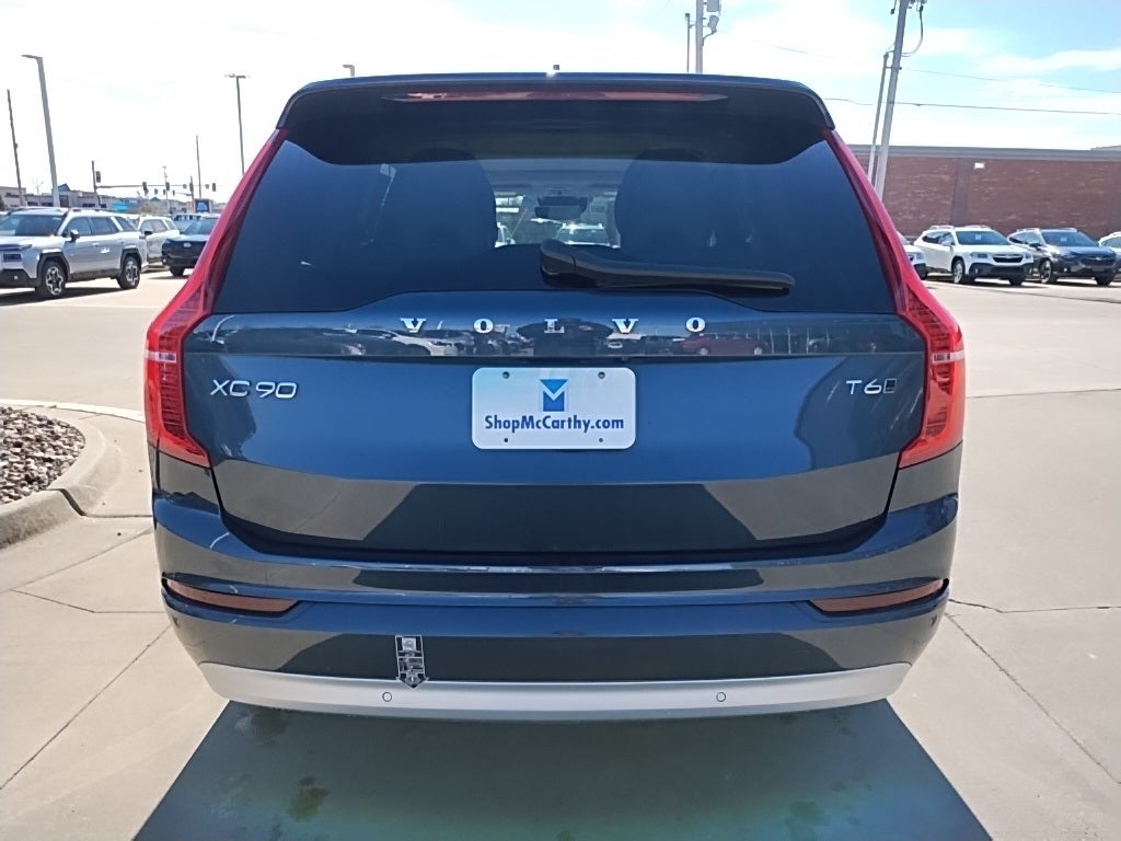 2022 Volvo XC90 T6 Momentum