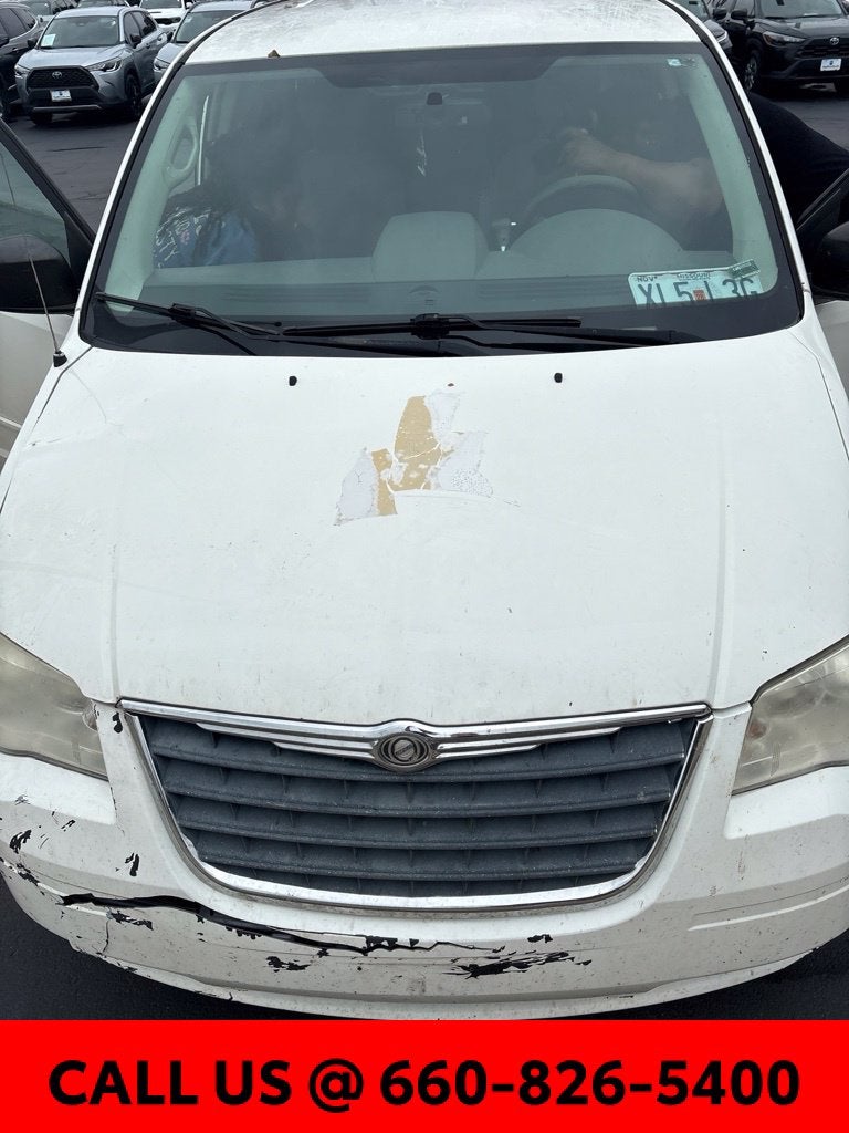 2010 Chrysler Town & Country LX
