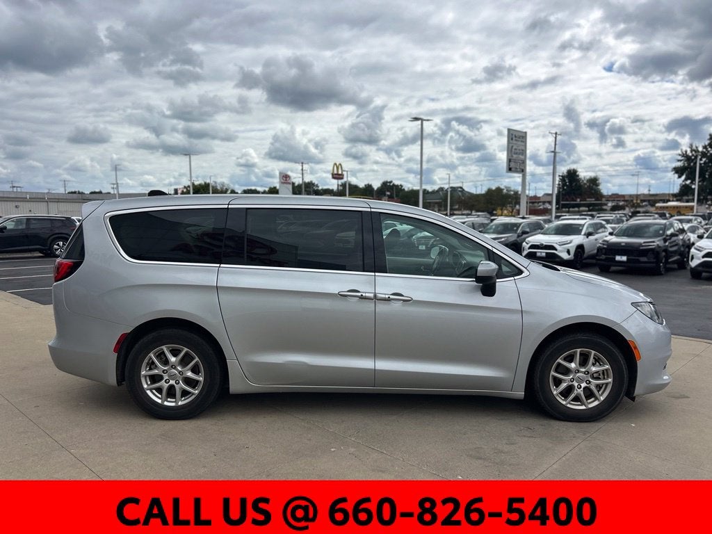 2023 Chrysler Voyager LX