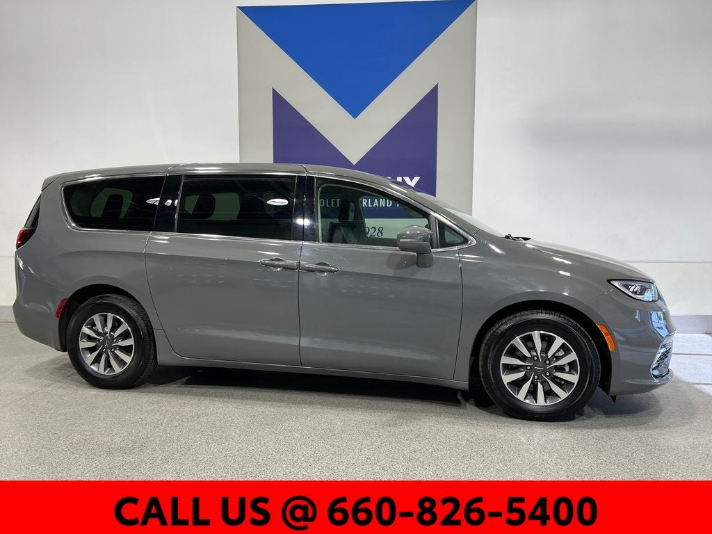 2022 Chrysler Pacifica Hybrid Touring L