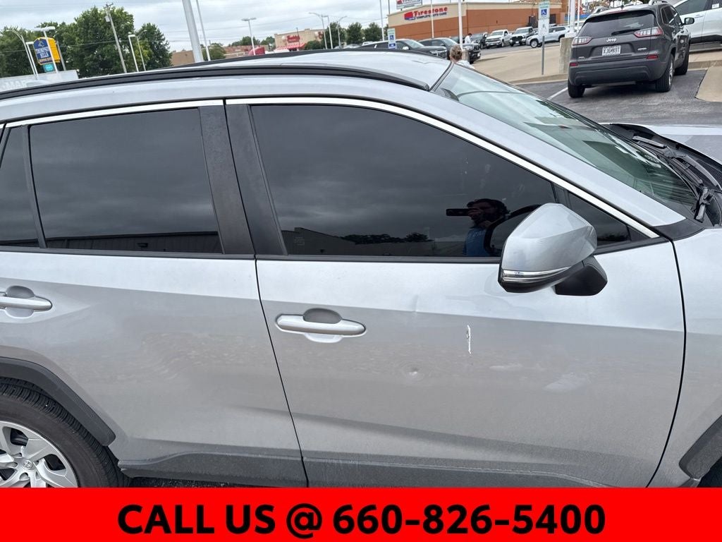 2020 Toyota RAV4 LE