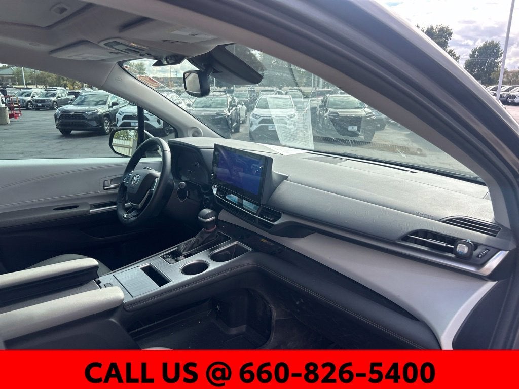 2025 Toyota Sienna XLE 8 Passenger