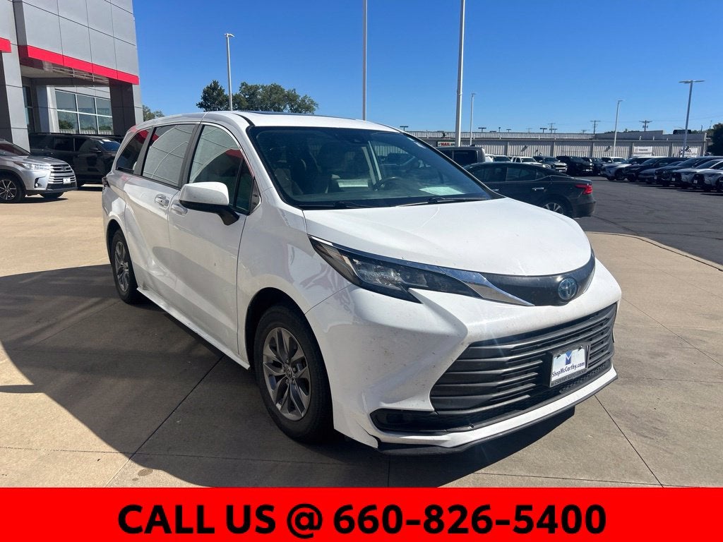 2022 Toyota Sienna LE 8 Passenger