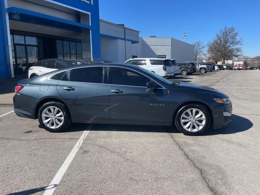 Used 2020 Chevrolet Malibu 1LT with VIN 1G1ZD5ST0LF006097 for sale in Kansas City