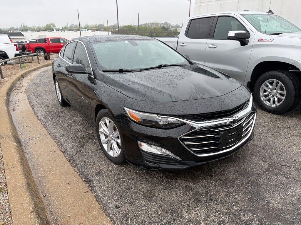 Used 2020 Chevrolet Malibu 1LT with VIN 1G1ZD5ST1LF003905 for sale in Kansas City
