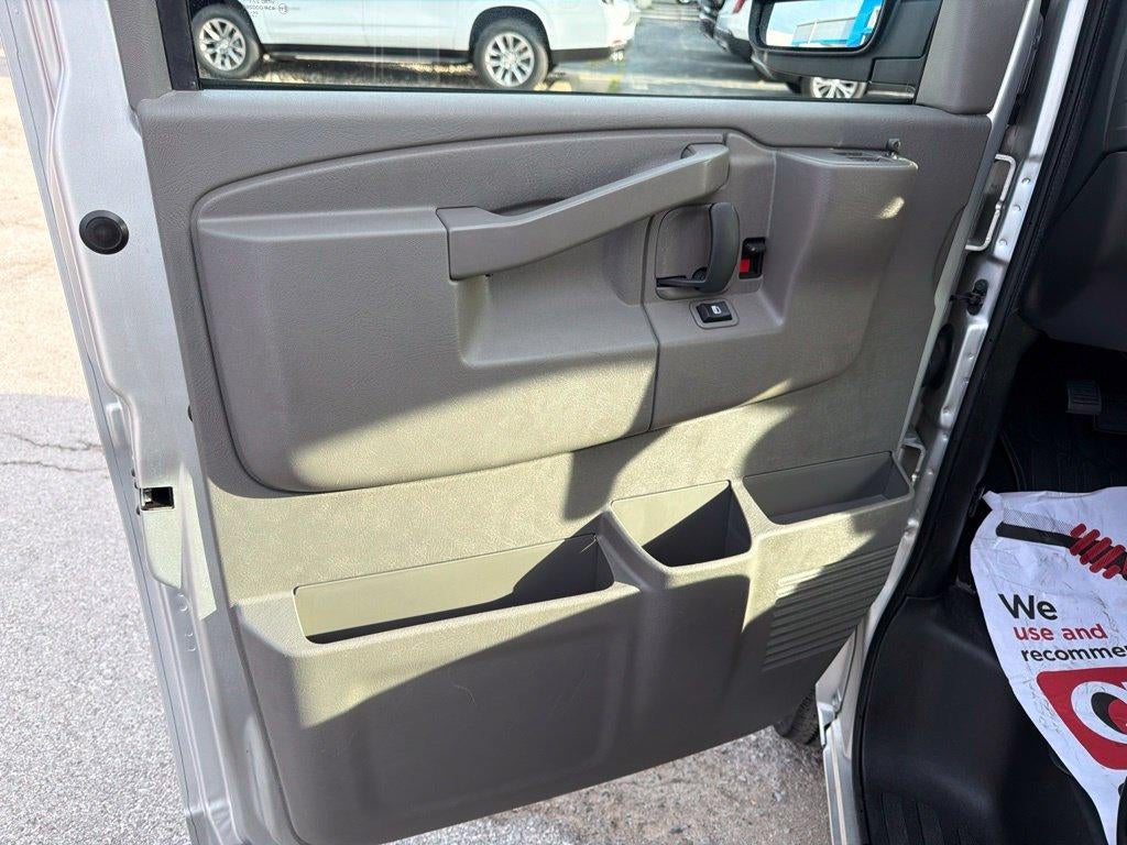 2025 Chevrolet Express Passenger LT