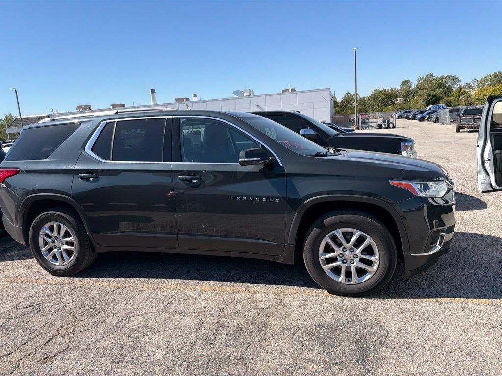 Used 2018 Chevrolet Traverse 1LT with VIN 1GNERGKW7JJ158456 for sale in Kansas City
