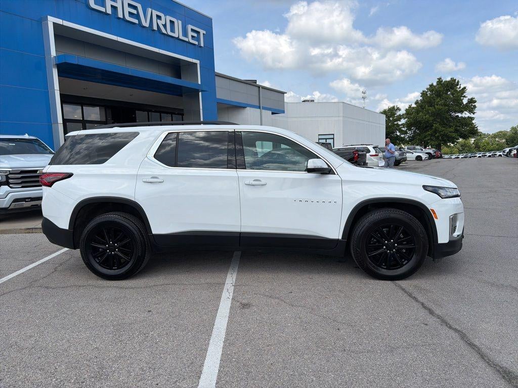 Used 2022 Chevrolet Traverse LT with VIN 1GNEVGKW5NJ136053 for sale in Kansas City