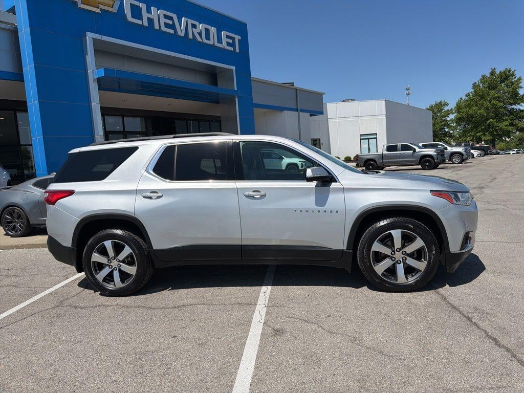 Used 2020 Chevrolet Traverse 3LT with VIN 1GNEVHKW0LJ104212 for sale in Kansas City