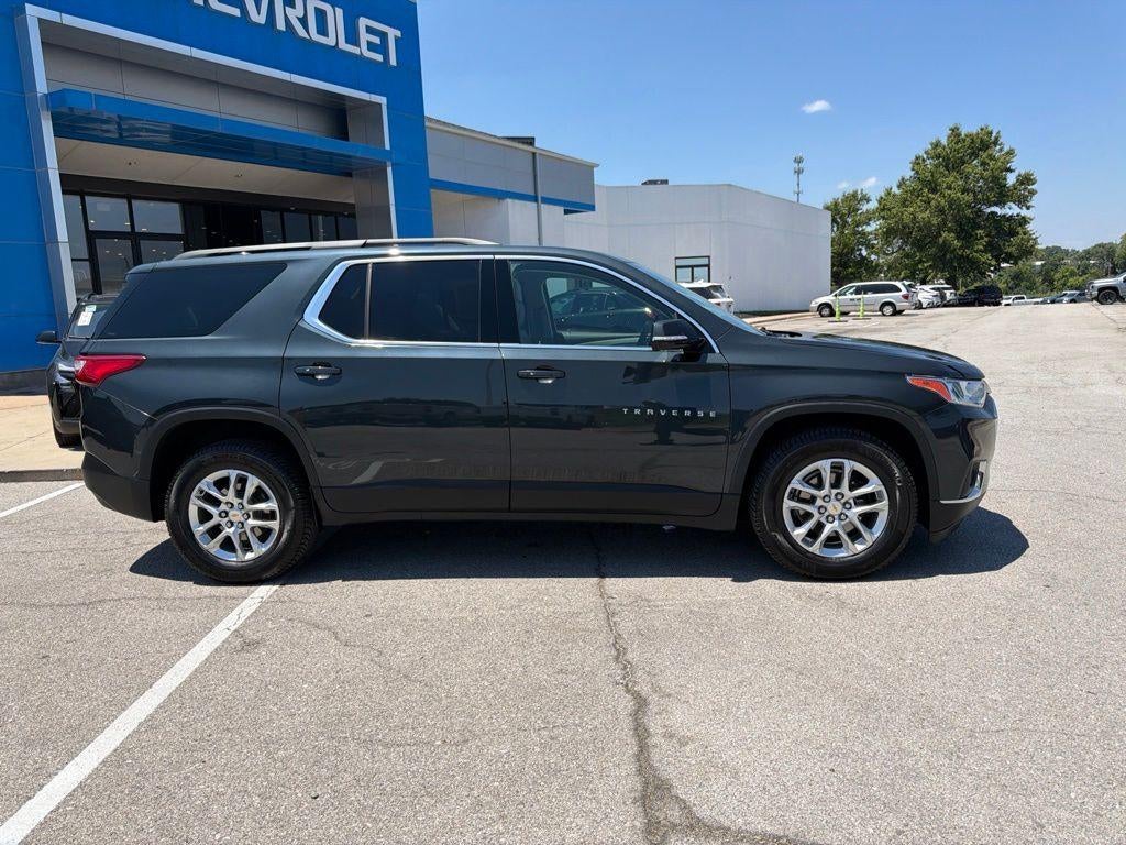 Used 2019 Chevrolet Traverse 3LT with VIN 1GNEVHKW9KJ319425 for sale in Kansas City