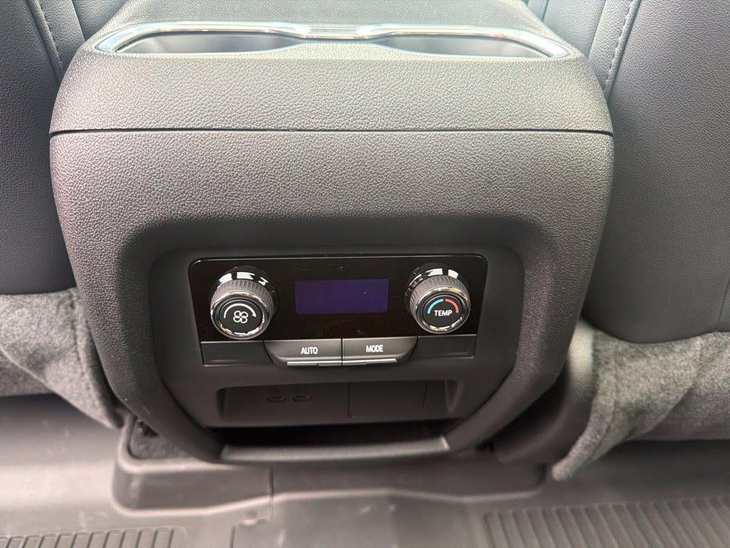 2027 Chevrolet Traverse Z71 - Photo 17